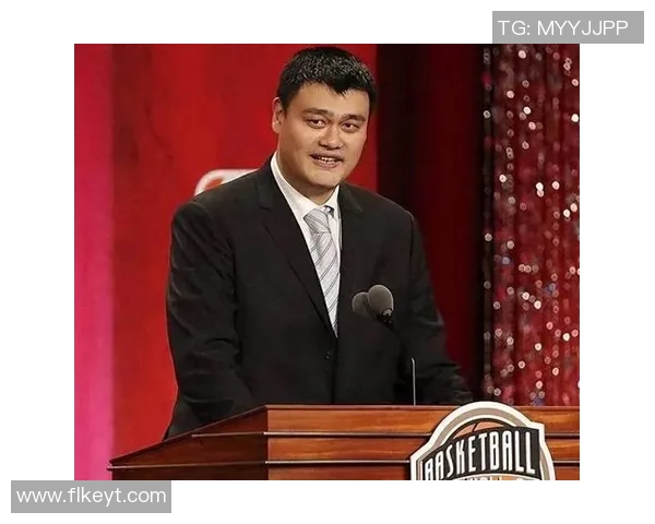 路人对姚明的偏见与误解揭示了社会对身高与能力的刻板印象